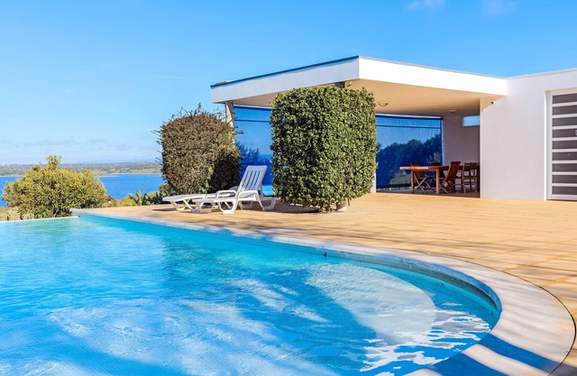 Cottage 'Herdade Do Charito' with Lake View, Wi-Fi and Air Conditioning