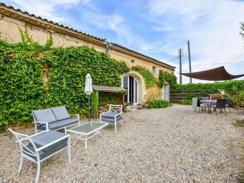 Cottage in Aquitaine with Bubble Bath