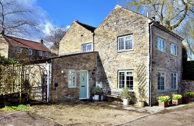 Cottage in Bellerby with Private Hot Tub