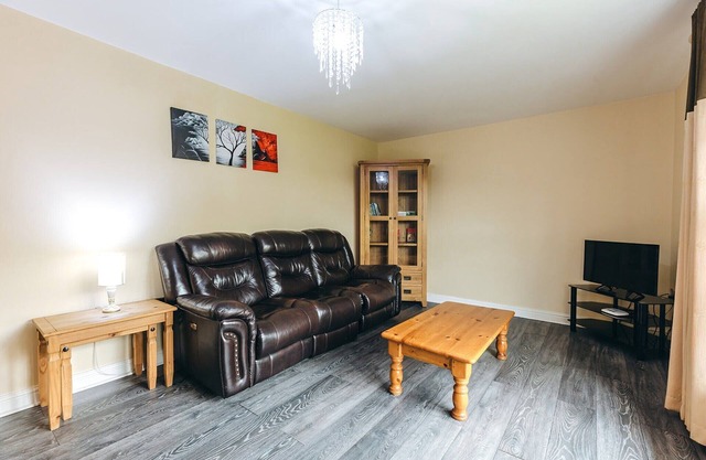 Cottage in Dorrington with Scenic Trails
