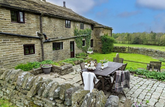 Cottage in Hawkshaw with Countryside Views