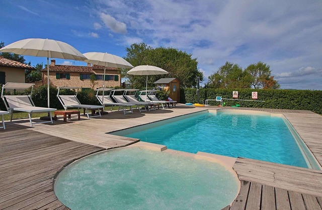 Cottage in Montelabbate with Pool & Forest