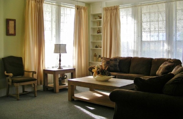 Cottage in Mount Ida, Arkansas. Three blocks from town square.