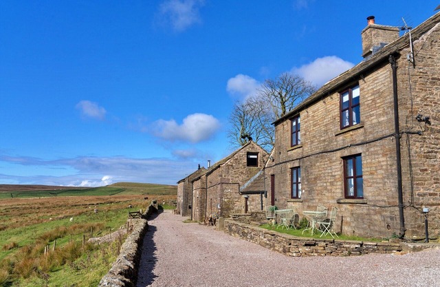 Cottage in Peak District with Scenic Views
