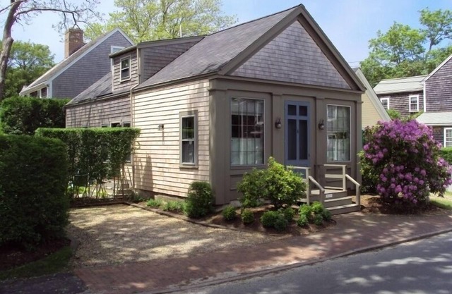 Cottage in Prime ~In-Town~ Location