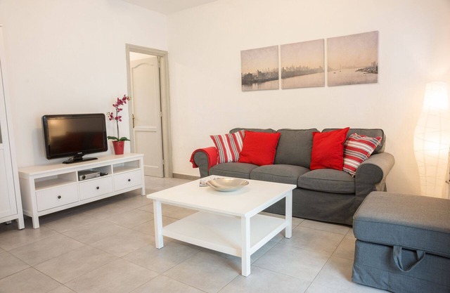 * Cottage in quiet village FREE WI-FI-international TV 1500 channels