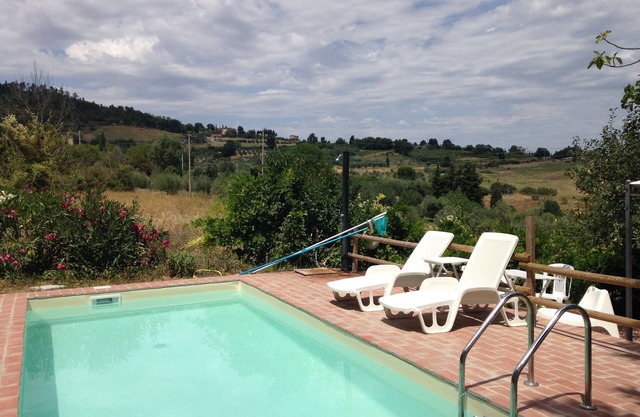Cottage in the countryside with private pool, parking and air conditioning