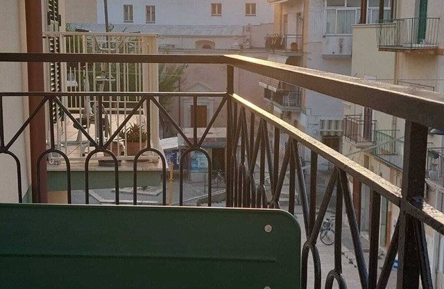 Cottage in the heart of Mola di Bari. sea. square. shops.