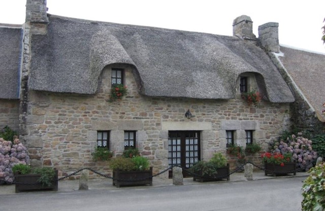 Cottage in the heart of the village of Kerascoët.