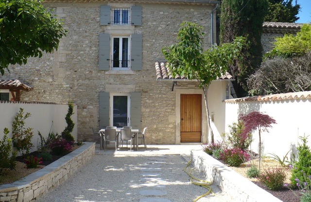 Cottage in the heart of truffle oaks, lavender and vines
