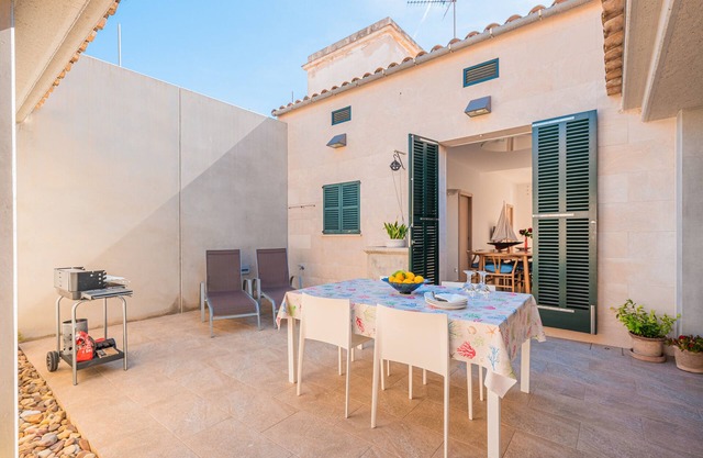 Cottage Just a Few Meters from the Sea with Wi-Fi, Air Conditioning and Terrace