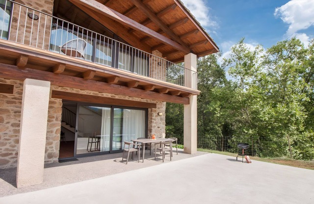 Cottage 'La Cabanya Planella' with Mountain View, Private Terrace and Wi-Fi