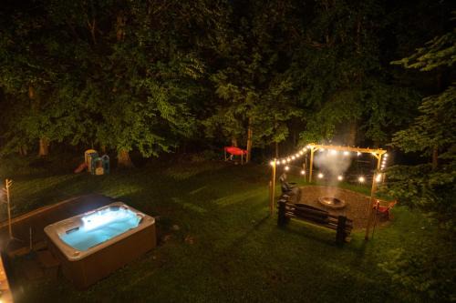Cottage Le Petit Renard Waterfront & Jacuzzi