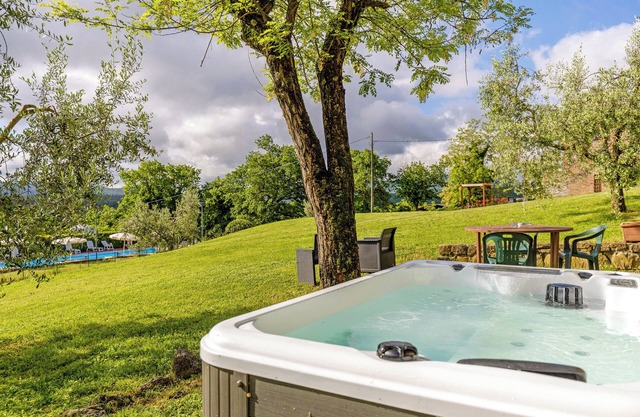 Cottage 'Nel Verde Con Jacuzzi' with Shared Pool and Shared Garden
