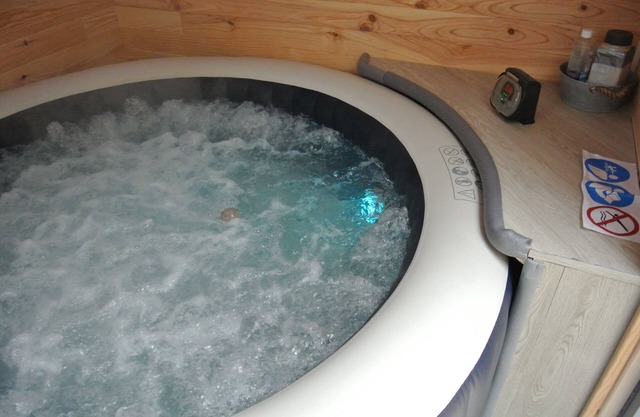 COTTAGE of SERRE de BOUDRE with JACUZZI & AIR CONDITIONING
