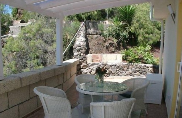 Cottage on a finca with pool, wellness area, tennis court & barbecue