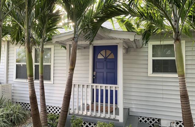Cottage on Beach Side of Gulf Blvd!