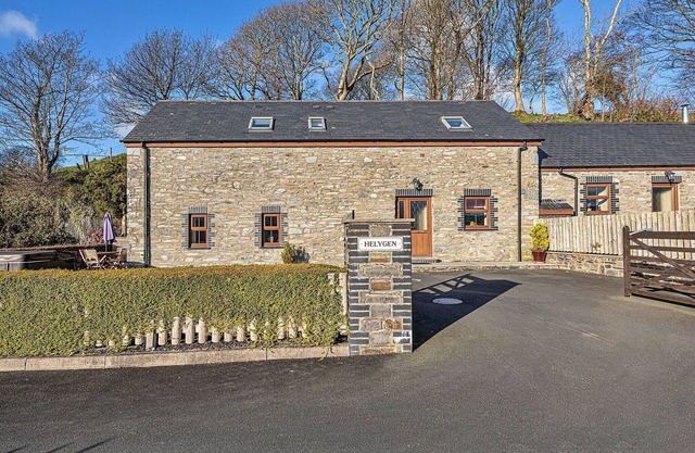 Cottage on Cardigan Bay with Hot Tub