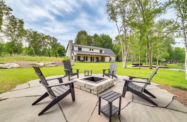 Cottage on Crooked River w/Dock + Slip!
