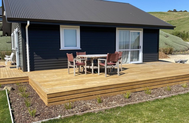 Cottage on landscaped gardens close to Havelock North