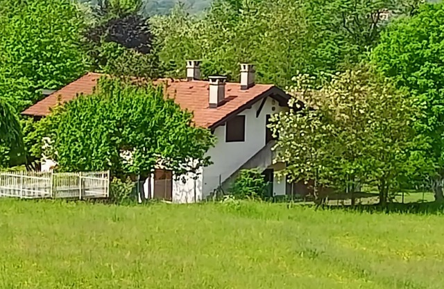 Cottage on Lugano Lake on Swiss Border