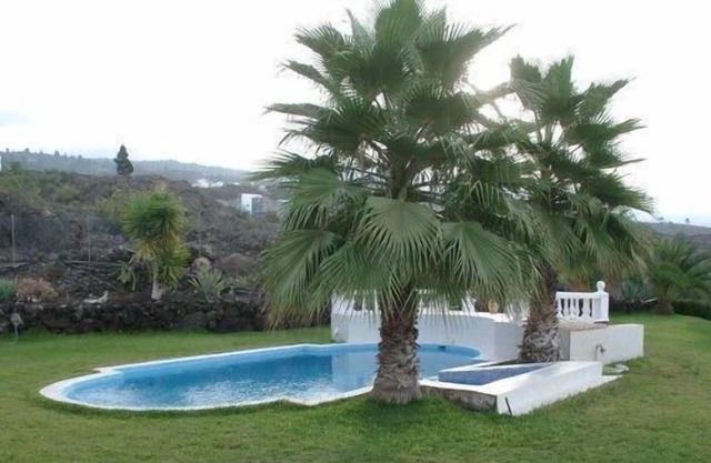 Cottage on luxurious finca with pool, wellness area and tennis court