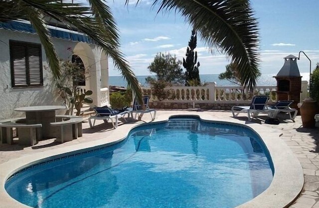 Cottage on the beach - incredible view of the sea - private pool