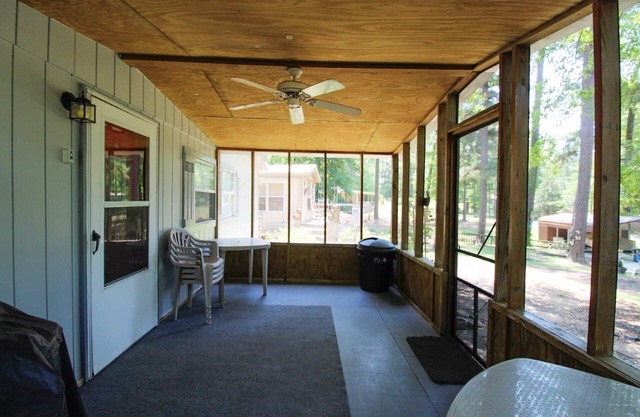 Cottage*Sleeps 6**LakeView With Dock*CHECK US OUT