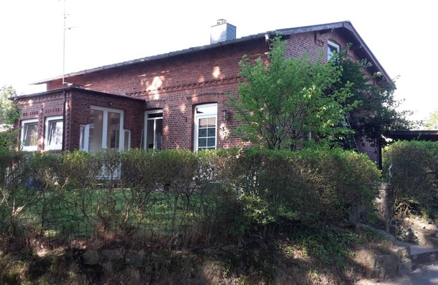 Cottage under the oaks
