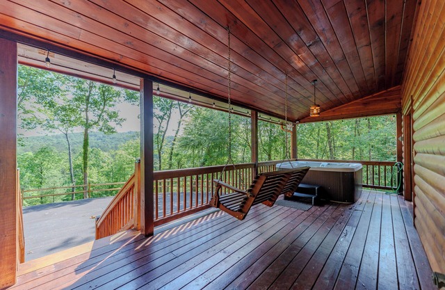 Cottage w/Hot Tub: 3 Mi to Downtown Blue Ridge!