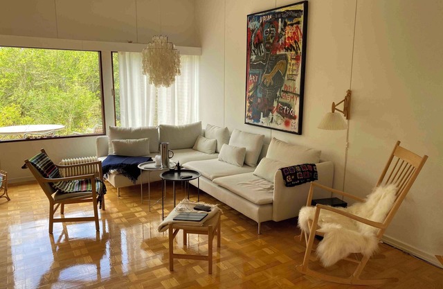 Cottage with 400 m to the water and the marina.