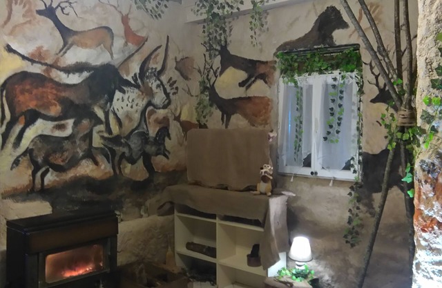 Cottage with jacuzzi year-round and swimming pool in summer located 12 KM from Sarlat