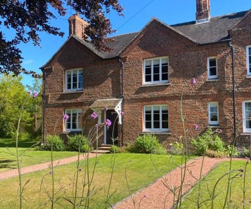 Cottage with log burner and hot tub in shropshire