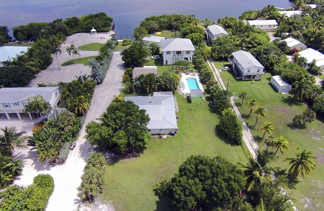 Cottage with Pool and Dockage, just minutes to Key West