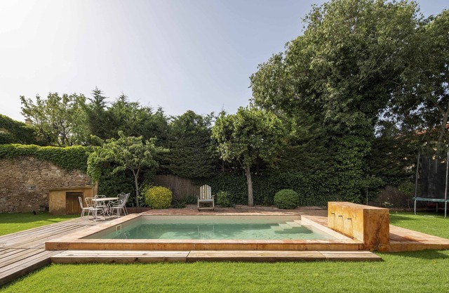 Cottage with pool in Garrigàs