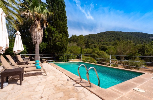Cottage with private pool, free WIFI, mountain views and huge garden.