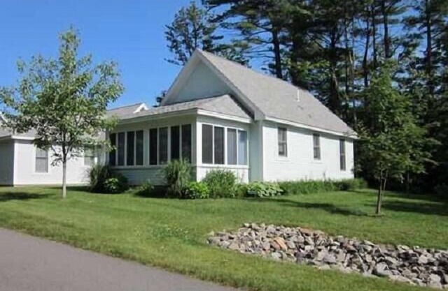Cottages at Summer Village, fully furnished cottage, Wi-fi, heated pools, hot tub
