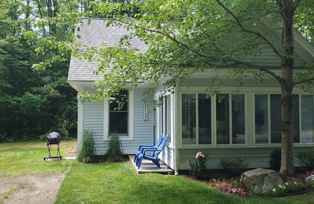 Cottages at Summer Village, fully furnished cottage, Wi-fi, heated pools, hot tub