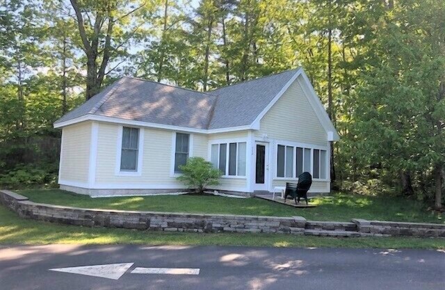 Cottages at Summer Village, fully furnished cottage, Wi-fi, heated pools, hot tub
