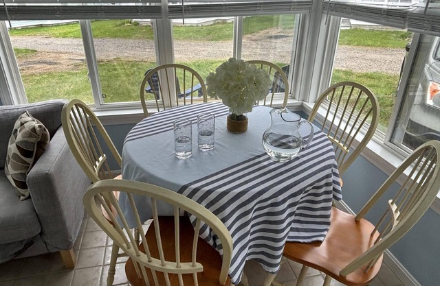 Cottages at Summer Village, fully furnished cottage, Wi-fi, heated pools, hot tub