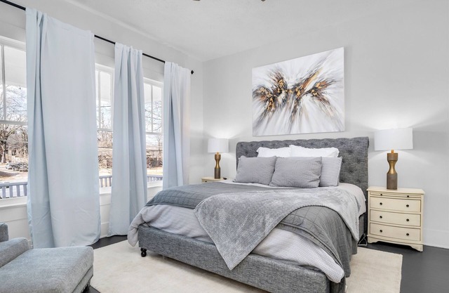 Cotton District | Modern | King Bed