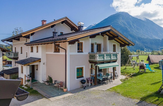 Country house with garden near ski lift