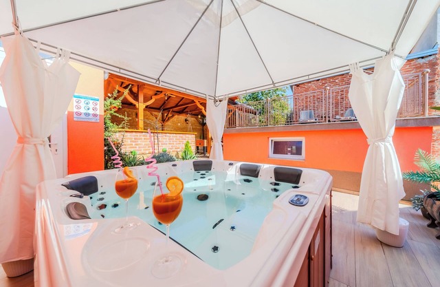 Countess House with Jacuzzi and Sauna, Daruvar, Croatia