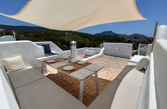 Country-style apartment with views of Es Vedrá