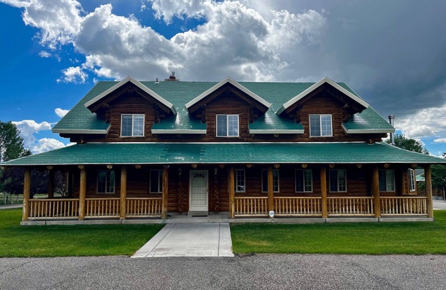 Country Cabin 25 Acres w/pond