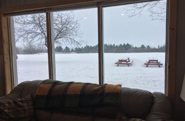 Country Cabin Escape | King Bed | Pet Friendly