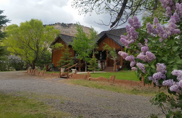 Country Charm Home Just Miles From Capitol Reef National Park & Boulder Mountain