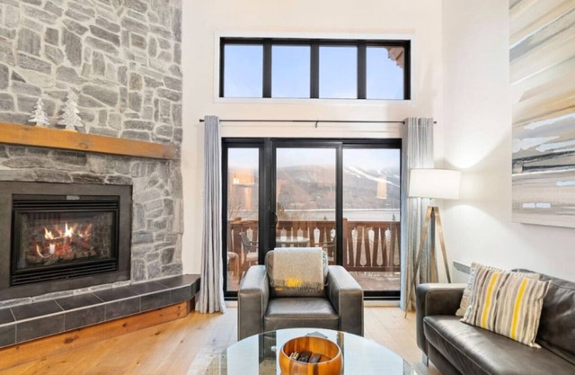 Country/Chic Condo with Views of Mont-Tremblant
