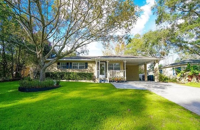 Country Club 3Bd & 2Bath on Golf Course Near Tampa Attractions