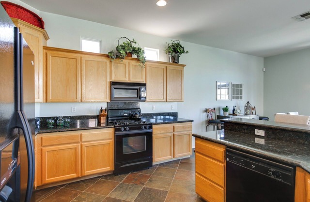 Country Club Home w/Pool & Spa, 2 Mi to Coachella